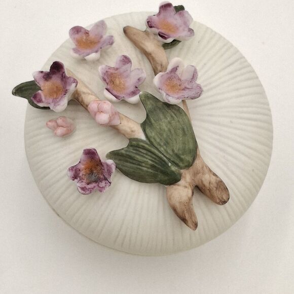 Lefton Flowers On Top Basket Weave Design Trinket  Box - Picture 4 of 9